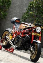 Suzuki GSX600 Bergaya Cafe Racer