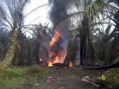 Muspika Berembuk Hadapi Kebakaran di Sumur Minyak Langkat