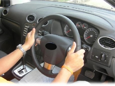 Begini Posisi Nyetir di Mobil Modern yang Aman