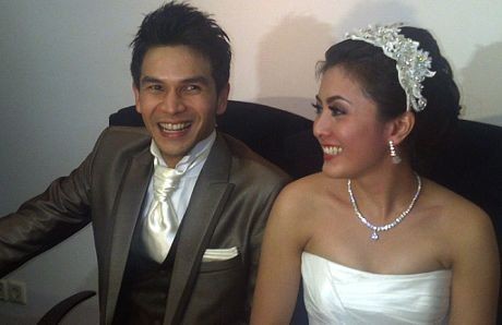 Menikah Diam-diam, Jonathan Frizzy Gelar Resepsi Dadakan