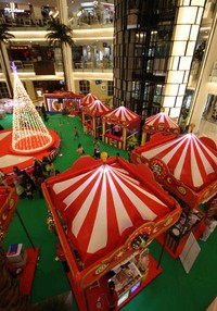 Berbagai atraksi menarik juga ditampilkan seperti Meet and Greet with Santa Family, Flying Santa, Choir Competion, Christmas Musical, dan Santa Parade. (Dok Emporium)