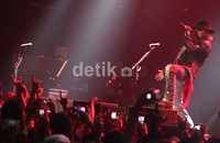 Penampilan Guns N' Roses berhasil memukau penonton yang memadati Mata Elang International Stadium (MEIS) Ancol.