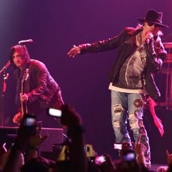 Tampil Enerjik, Guns N Roses Puaskan Ribuan Penggemar