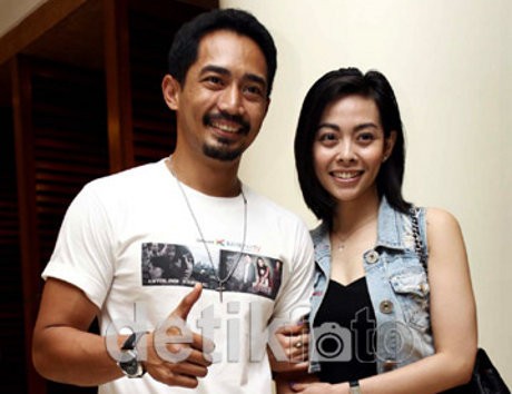 Rayakan Natal di Jakarta, Yama Carlos Tunda Bulan Madu