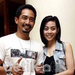 Lepas Lajang, Yama Carlos Menikahi Masayu