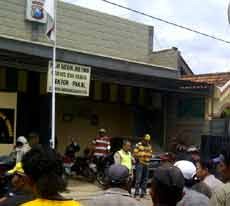 Pasca Pemukulan, Massa Forkom Geruduk Mapolsek Pakal