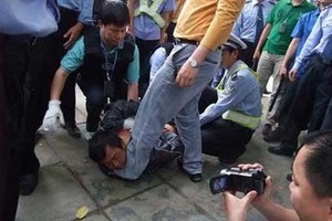 Pria Cina Serang Puluhan Murid Sekolah Dasar