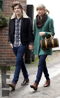 Di hari ulang tahunnya ke-23, Taylor Swift merayakannya dengan sang kekasih, Harry Styles. So sweet! (dok. eonline)