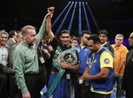 Amir Khan Menang TKO dari Molina