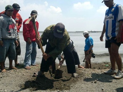 Warga Jebol Tanggul Lapindo