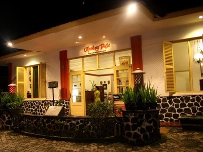Santap Menu Tradisional di Rumah Gaya Kolonial