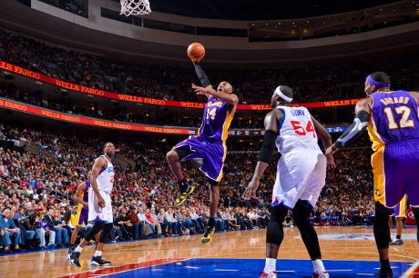 Kobe 34 Poin, Lakers Menang Lagi