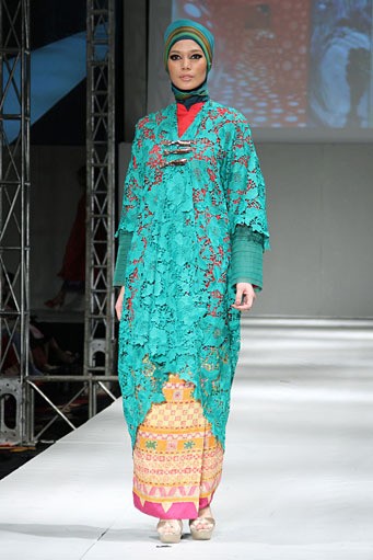 Iva Lativah Wonderful Obsession. IPBM [Ikatan Perancang Busana Muslim] Jabar collection 2013 Fashion & Art at The Trans Luxury Hotel. Bandung. [Foto: Mohammad Abduh/Wolipop]