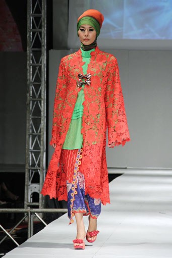 Iva Lativah Wonderful Obsession. IPBM [Ikatan Perancang Busana Muslim] Jabar collection 2013 Fashion & Art at The Trans Luxury Hotel. Bandung. [Foto: Mohammad Abduh/Wolipop]