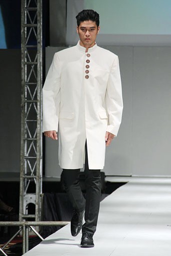 Iva Lativah Wonderful Obsession. IPBM [Ikatan Perancang Busana Muslim] Jabar collection 2013 Fashion & Art at The Trans Luxury Hotel. Bandung. [Foto: Mohammad Abduh/Wolipop]