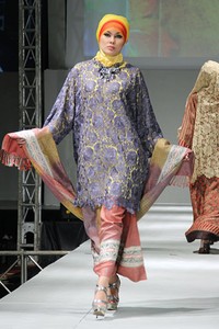 Iva Lativah Wonderful Obsession. IPBM [Ikatan Perancang Busana Muslim] Jabar collection 2013 Fashion & Art at The Trans Luxury Hotel. Bandung. [Foto: Mohammad Abduh/Wolipop]