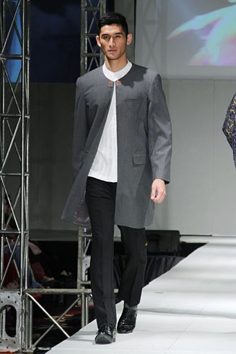 Iva Lativah Wonderful Obsession. IPBM [Ikatan Perancang Busana Muslim] Jabar collection 2013 Fashion & Art at The Trans Luxury Hotel. Bandung. [Foto: Mohammad Abduh/Wolipop]