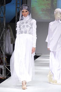 Milana Qee Glory of Innocent Moment. IPBM [Ikatan Perancang Busana Muslim] Jabar collection 2013 Fashion & Art at The Trans Luxury Hotel. Bandung. [Foto: Mohammad Abduh/Wolipop]
