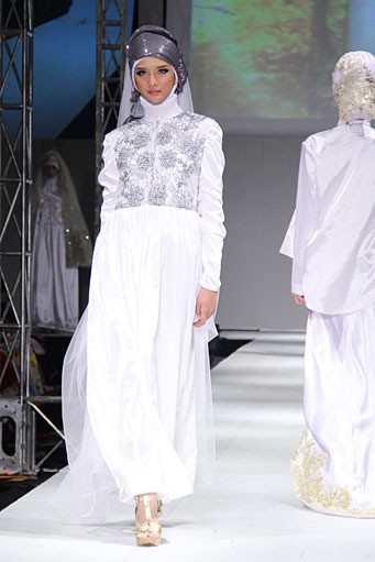 Milana Qee Glory of Innocent Moment. IPBM [Ikatan Perancang Busana Muslim] Jabar collection 2013 Fashion & Art at The Trans Luxury Hotel. Bandung. [Foto: Mohammad Abduh/Wolipop]