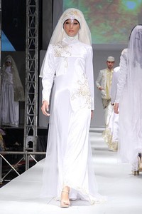 Milana Qee Glory of Innocent Moment. IPBM [Ikatan Perancang Busana Muslim] Jabar collection 2013 Fashion & Art at The Trans Luxury Hotel. Bandung. [Foto: Mohammad Abduh/Wolipop]