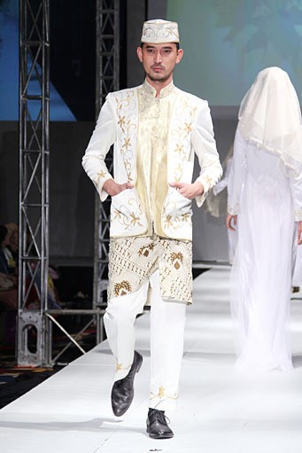 Milana Qee Glory of Innocent Moment. IPBM [Ikatan Perancang Busana Muslim] Jabar collection 2013 Fashion & Art at The Trans Luxury Hotel. Bandung. [Foto: Mohammad Abduh/Wolipop]