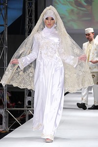 Milana Qee Glory of Innocent Moment. IPBM [Ikatan Perancang Busana Muslim] Jabar collection 2013 Fashion & Art at The Trans Luxury Hotel. Bandung. [Foto: Mohammad Abduh/Wolipop]