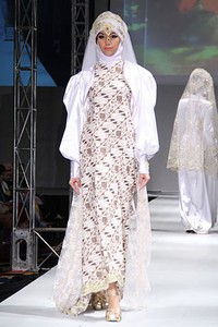 Milana Qee Glory of Innocent Moment. IPBM [Ikatan Perancang Busana Muslim] Jabar collection 2013 Fashion & Art at The Trans Luxury Hotel. Bandung. [Foto: Mohammad Abduh/Wolipop]