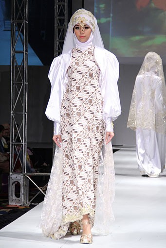 Milana Qee Glory of Innocent Moment. IPBM [Ikatan Perancang Busana Muslim] Jabar collection 2013 Fashion & Art at The Trans Luxury Hotel. Bandung. [Foto: Mohammad Abduh/Wolipop]
