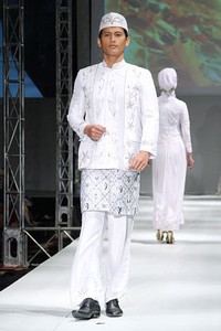 Milana Qee Glory of Innocent Moment. IPBM [Ikatan Perancang Busana Muslim] Jabar collection 2013 Fashion & Art at The Trans Luxury Hotel. Bandung. [Foto: Mohammad Abduh/Wolipop]