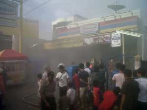 Kebakaran Indomaret Kampung Makasar Padam, Jl Depnaker Kembali Lancar