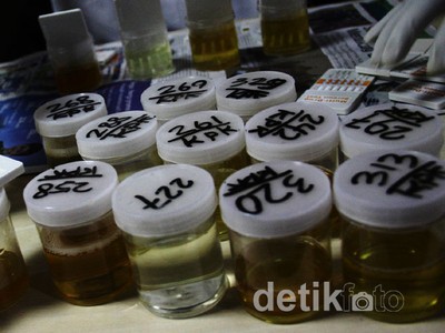 Karyawan KPK Tes Urine