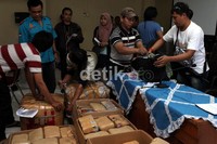 Para tersangka dijerat dengan pasal 114 (2) Sub 111 (2) UU No. 35 dengan ancaman hukuman minimal lima tahun dan maksimal hukuman mati.