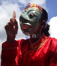 Parade budaya mengambil rute dari pertigaan gang mayong, menuju alun alun, kemudian ketimur Jl. Jend. Soedirman, belok kiri menuju Pasar Mandiri, Jl. Panjaitan, Jl. Suprapto dan kembali finis di komplek GOR Mahesa Jenar Purbalingga.