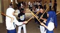 Bertempat di Hall SMPN 3 Yogyakarta, siswa-siswi SMPN 3 Kota Yogyakarta mengikuti workshop singkat seni bela diri pencak silat yang merupakan seni asli bela diri bangsa Indonesia.