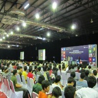 Ribuan Mahasiswa Binus Keroyokan Bikin Aplikasi Windows 8
