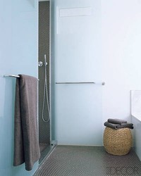 Kamar mandi sederhana John Mayer. (Simon Upton/elledecor)