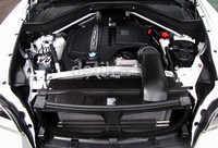 BMW X6 menggendong mesin Twin Power Turbo, serta memiliki fitur Intelegent All Whell drive xDrive, dengan dynamic performance control.