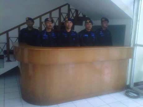 Kantor DPRD Garut Dijaga Ketat, Resepsionis Diambil Alih Brimob