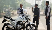 Pengawasan oleh petugas Dishub DKI Jakarta ini, akan terus dilakukan untuk menjaga jalur sepeda BKT bersih dari kendaraan bermotor.     