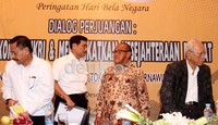 Hadir dalam pertemuan ini para sesepuh TNI/Polri seperti Letjen TNI (Purn) Sayidiman Soeryohadiprodjo, Jenderal Pol (Purn) Awaludin Jamin, Jenderal TNI (Purn) Luhut Binsar Pandjaitan, Laksamana TNI (Purn) A Sujipto, Marsdya TNI (Purn) Ian Santoso, dan Letjen TNI (Purn) Kiki Syahnakri.