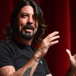 Dave Grohl Bantah Isu Tur Reuni Nirvana
