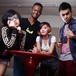 Kamga Ibaratkan Tangga Bak Maroon 5