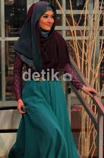Cantiknya Lyra Virna Berjilbab