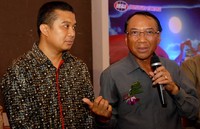 Menteri ESDM Jero Wacik memberikan keterangan pers sesaat setelah peresmian PLTU Jeneponto. (Agus Trimukti).