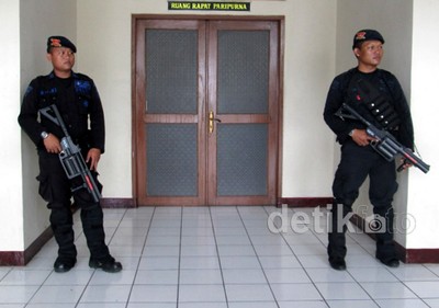 Rapat Paripurna Kasus Aceng Dijaga Ketat
