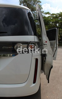 Mazda mengklaim Biante memiliki kenyamanan kabin penumpang layaknya rumah mewah yang nyaman.