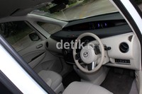 Menariknya, MPV Biante disediakan fitur Nanoe, atau fitur yang dilengkapi ion generator dimana berfungsi sebagai penetrasi bakteri dan juga anti virus. MPV Bianter diperkaya dengan sliding door di kedua sisi.