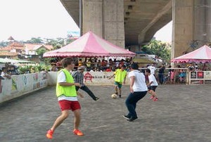Tanding Bola Lawan Orang dengan HIV, Siapa Takut?