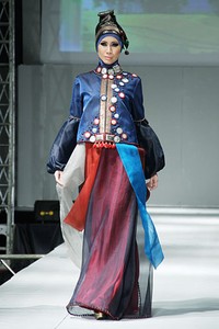 Ahmad Zaki Everlasting Love Devotion. IPBM [Ikatan Perancang Busana Muslim] Jabar collection 2013 Fashion & Art at The Trans Luxury Hotel. Bandung. [Foto: Mohammad Abduh/Wolipop]