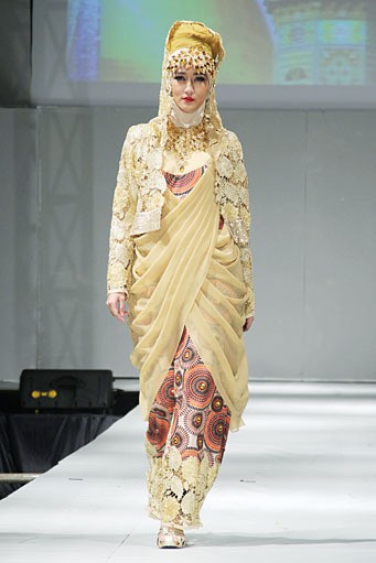 Toera Imara Wanderlust of Cyrus. IPBM [Ikatan Perancang Busana Muslim] Jabar collection 2013 Fashion & Art at The Trans Luxury Hotel. Bandung. [Foto: Mohammad Abduh/Wolipop]